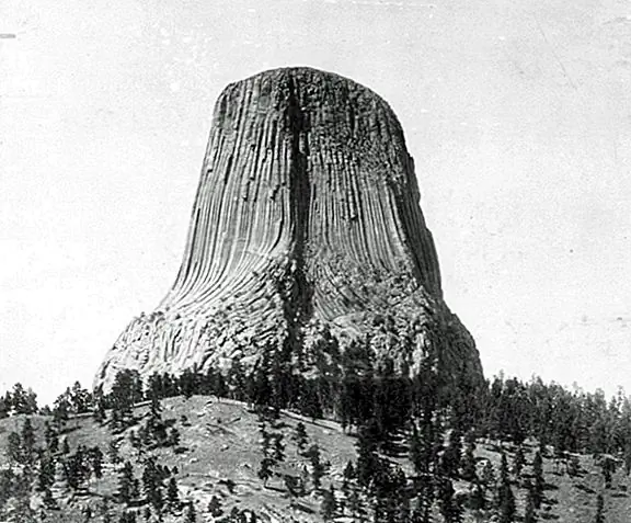 Это время, когда парень парашютно на башню дьяволов и затем сделал национальные новости, когда никто не смог понять, как его заставить