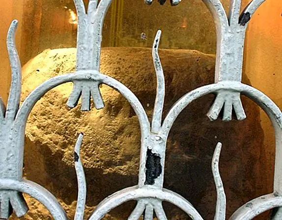 Древний камень в Лондоне, который, как предполагается, будет важен, но никто не помнит, почему