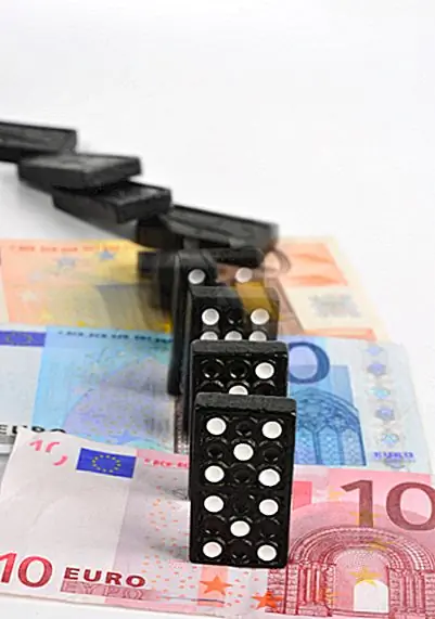 Теория домино и многие ее применения на протяжении многих лет