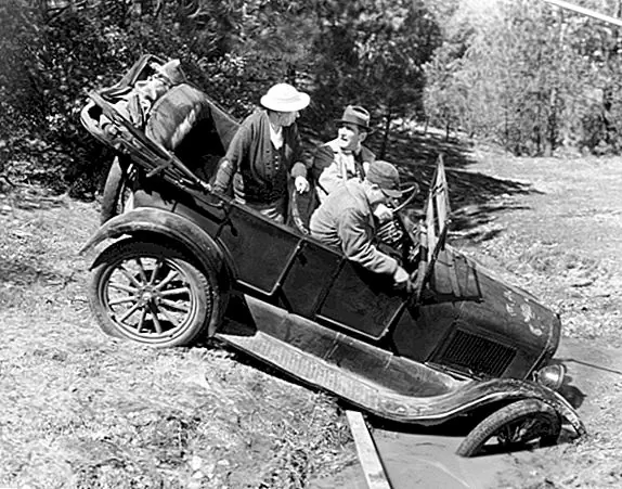 Первая автомобильная авария