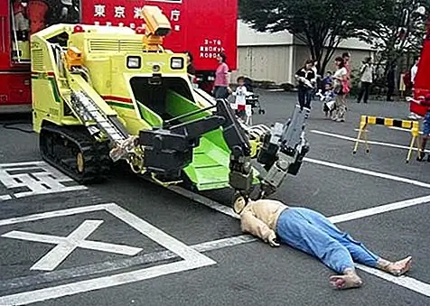 Первый известный робот был создан около 400 г. до н.э. и был механической птицей