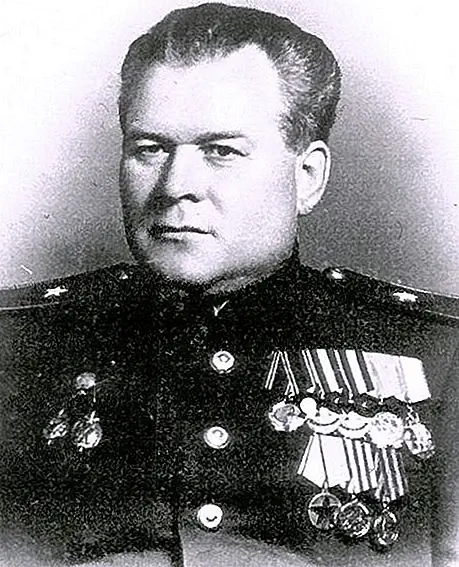 Человек, который лично исполнил более 7000 человек в течение 28 дней, по одному за раз