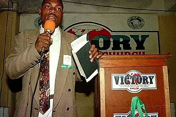 Военачальник массового убийства обратился к христианскому евангелисту, который был известен как генерал Батт Голый