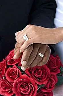 Происхождение свадебных колец и почему они носят 4-й палец левой руки