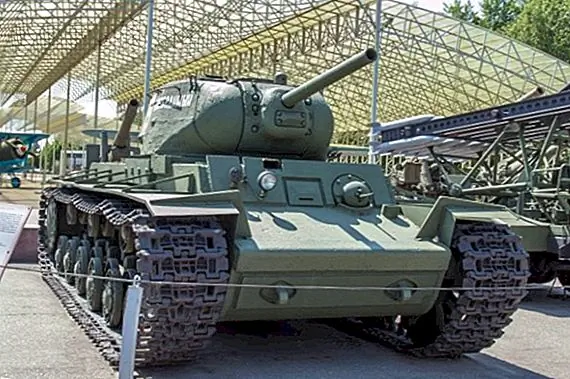 Российский танк так тяжело разрушить, что он иногда просто запускает противотанковые пушки, чтобы вытащить их