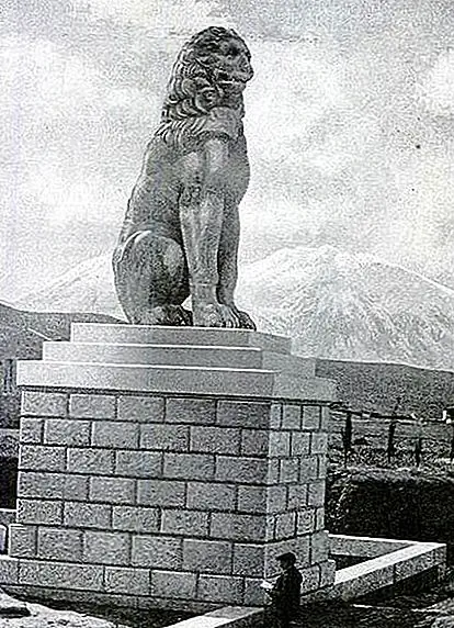 Священный оркестр Фивов, полностью состоящий из мужских влюбленных