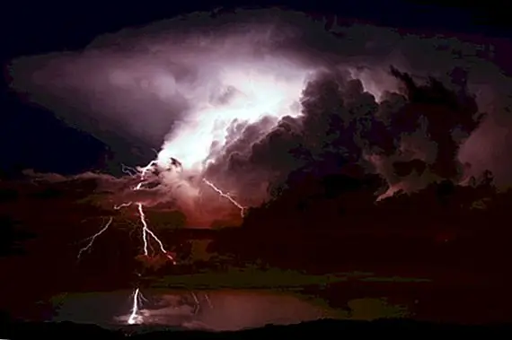 Сказка о человеке, который почти утонул, падая с неба