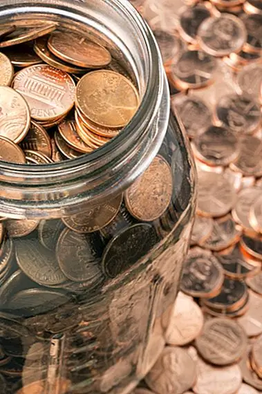 Подростка, который финансировал свое образование в колледже, прося людей за гроши