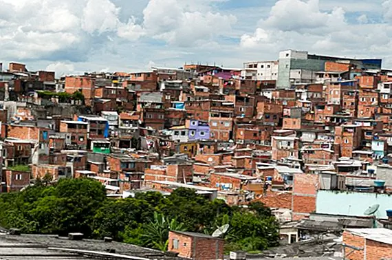 Термин «страна третьего мира» относится к политической и экономической структуре страны, а не к ее состоянию развития или богатству