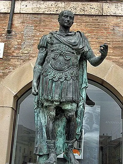 Правда о Юлия Цезаря и «Кесарево сечение»