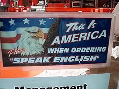 США не имеют официального языка