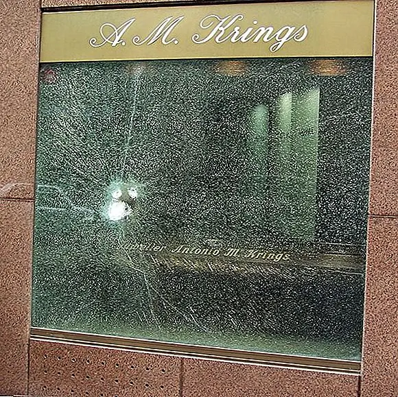 Нет такой вещи, как пуленепробиваемое стекло