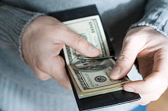 Что Билл Гейтс носит в своем кошельке?