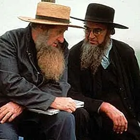 Почему люди амишей растут, а не усы