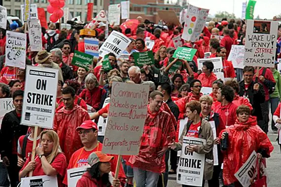 Почему Strikebreakers называют струпьями?