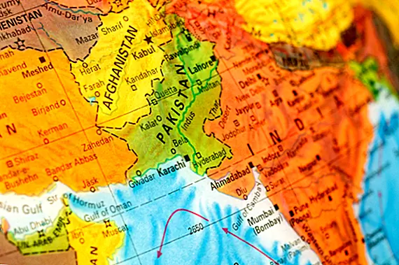 Почему имена многих стран заканчиваются на «-стан», а названия «Страна-страна» часто заканчиваются «-ан», как в «американском»?