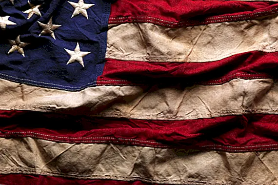 Почему Соединенные Штаты используют избирательный колледж вместо простого подсчета голосов при принятии решения о следующем президенте?