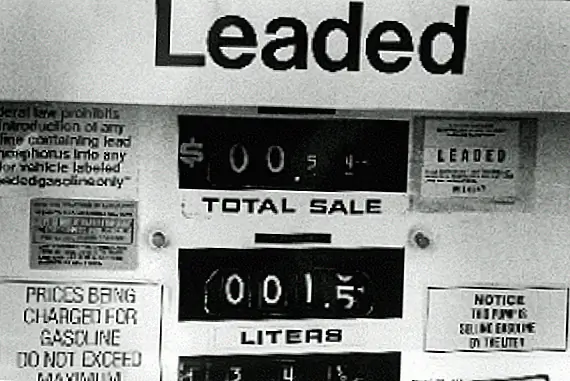 Почему лидерство было добавлено в бензин