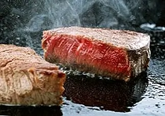 Почему красное мясо превращается в коричневого цвета при приготовлении