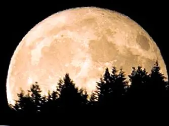 Почему Луна выглядит больше на горизонте