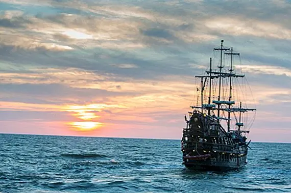 Почему скорость морских судов измеряется в узлах