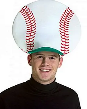 Почему мы склонны снимать наши шляпы для государственного гимна