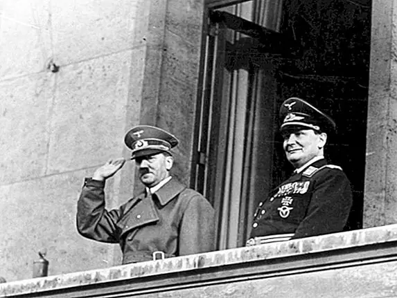 Этот день в истории: 15 октября - рассказ о двух братьях, человеке правой руки Гитлера и о том, кто его опроверг
