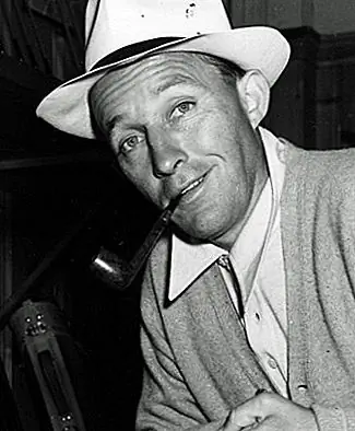 Ранним вечером 14 октября 1977 года легендарный артист Бинг Кросби умер от массивного сердечного приступа после того, как занялся тем, что ему больше всего нравилось - сыграл 18 лунок в гольфе. Бинг был в Мадриде, Испания, играя на поле для гольфа La Moraleja во время его смерти. В этот день он победил двух испанских профессионалов в гольф и заметил на обратном пути в клуб, «это была отличная игра в гольф, ребята».