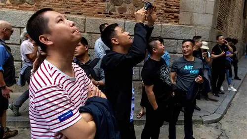 Группа китайских туристов в Толедо, на архивном снимке.