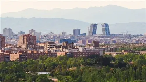 Вид с воздуха на башни Мадрида