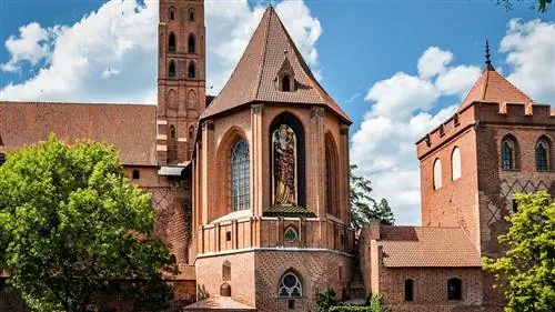 Это одни из самых больших и впечатляющих замков в мире