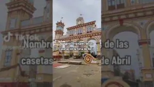 Молодая женщина одерживает победу в TikTok, показывая названия самых оригинальных стендов апрельской ярмарки в Севилье: Они из чистого золота