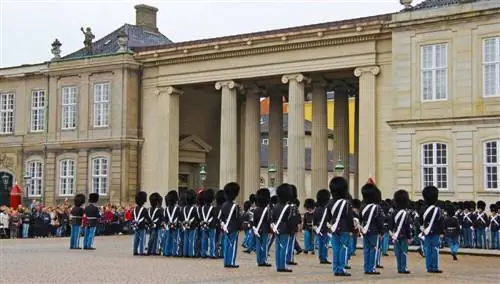 Дворец Амалиенборг