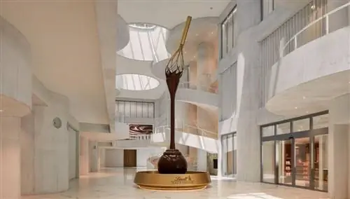 Lindt Home of Chocolate 9-метровый шоколадный фонтан