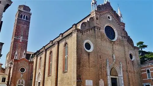 В базилике Санта-Мария-деи-Фрари в Венеции хранится одно из величайших произведений Тициана.