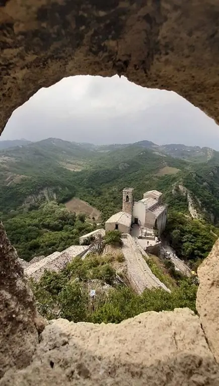Замок Роккаскальенья