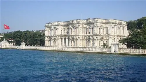 Дворец Бейлербейи: его история, раритеты и где его найти