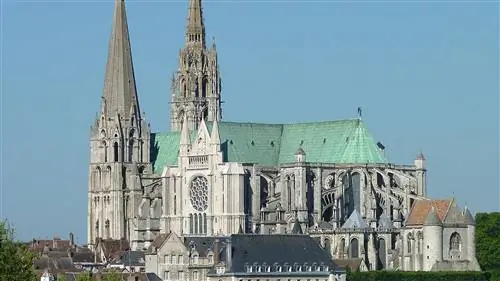 Шартрский собор: откройте для себя историю одной из величайших жемчужин Франции