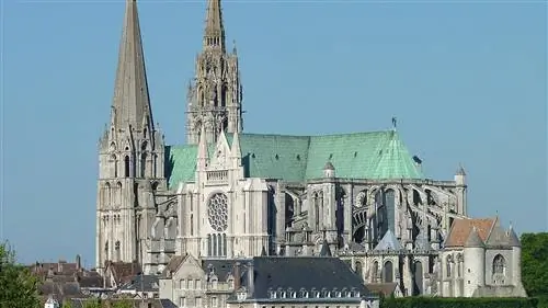 Шартрский собор: откройте для себя историю одной из величайших жемчужин Франции
