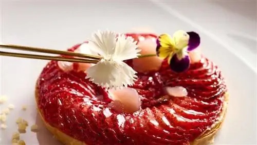 Клубничное песочное печенье в STAY. Две звезды Мишлен