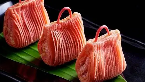 Слойка с говядиной Вагю. Хаккасан. Звезда Мишлен