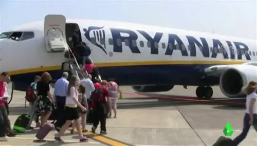 Архивное изображение пассажиров Ryanair