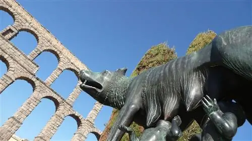 Почему в Сеговии находится копия Капитолийского волка Рима?