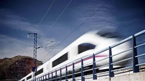 Renfe готовит «дешевый» AVE Renfe готовит «дешевый» AVE