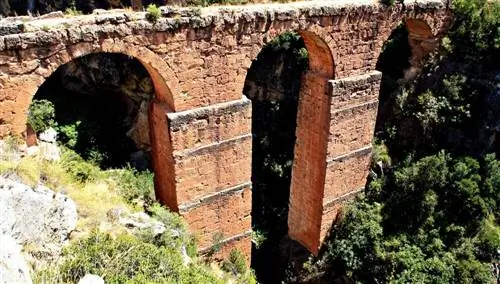 Акведук Пенья Кортада в Кальесе