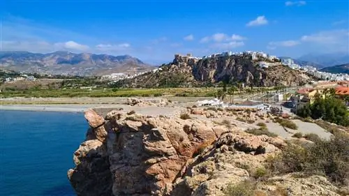 Познакомьтесь с Салобреньей, обязательной для посещения в Гранаде