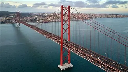 25 апреля Мост в Лиссабоне: история и курьезы самого длинного подвесного моста в Европе