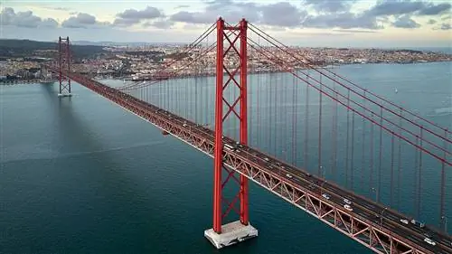 25 апреля Мост в Лиссабоне: история и курьезы самого длинного подвесного моста в Европе