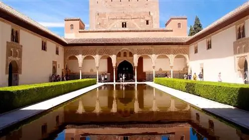 Башня Комарес в Гранаде: ее удивительная история