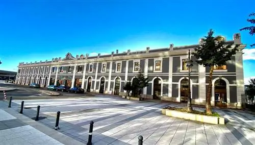 Северный вокзал. Лев